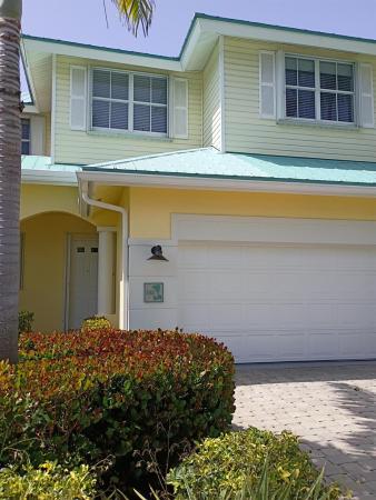 Barefoot Cove Townhomes, 142 Barefoot Cv, Hypoluxo, Florida 33462, image 1
