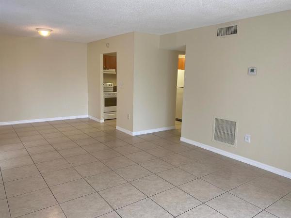 Clear Lake Palms, 405 W Executive Center Dr #208, West Palm Beach, Florida 33401, image 1