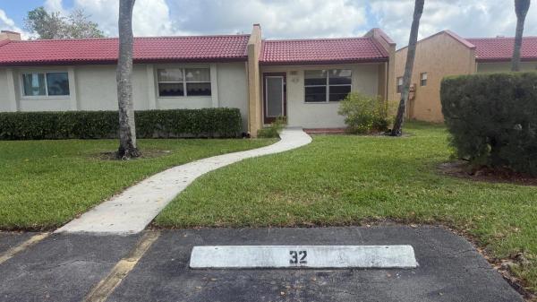 Golden Lakes Village, 425 Lake Helen Dr, West Palm Beach, Florida 33411, image 1