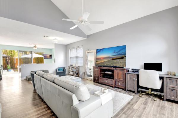 Springfield 2 At Lake Charleston, 7989 Lakewood Cove Ct, Lake Worth Beach, Florida 33467, image 1
