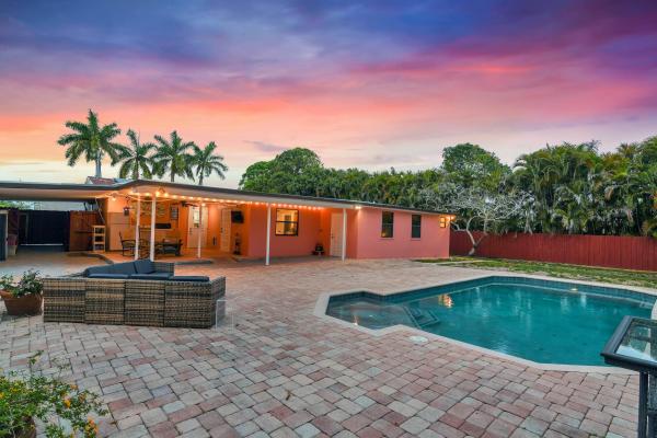 Florida Gardens, 121 W Arch Dr, Lake Worth, Florida 33467, image 2