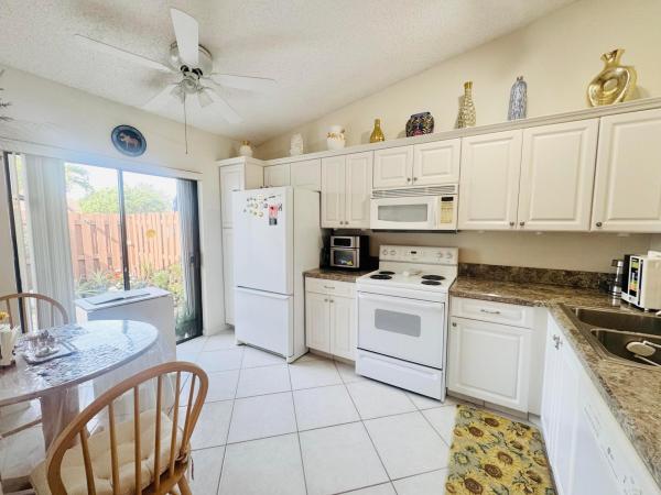 Oakwood Lakes, 3815 Lace Vine Ln, Boynton Beach, Florida 33436, image 2