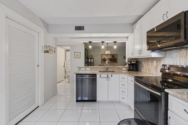 Pembridge At Lakes Of Delray, 15450 Pembridge Ave #189, Delray Beach, Florida 33484, image 2