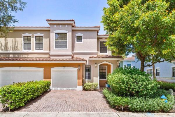 Gramercy Square, 223 W Chrystie Cir, Delray Beach, Florida 33484, image 1