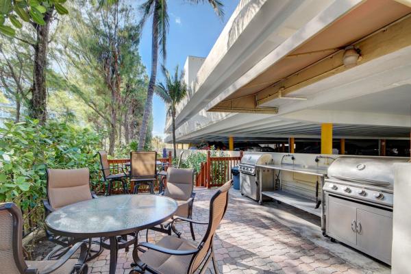 Le Chateau Royal, 3540 S Ocean Blvd #610, South Palm Beach, Florida 33480, image 1