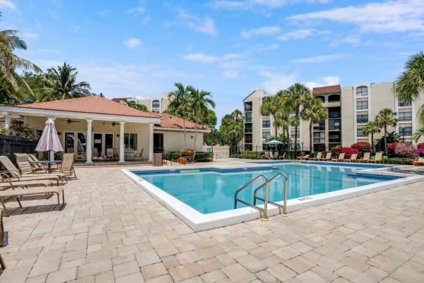 Lakeside At Delray, 2025 Lavers Cir #D208, Delray Beach, Florida 33444, image 3