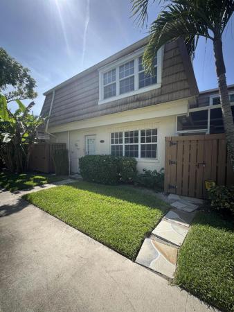 Winchester Courts, 4348 Hazel Ave #B, Palm Beach Gardens, Florida 33410, image 1