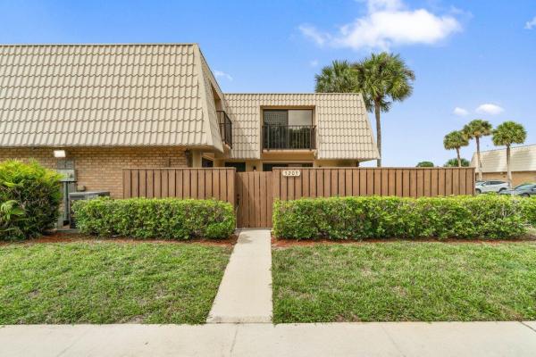 Village Of Sandalwood Lakes South, 5205 52nd Way, West Palm Beach, Florida 33409, image 1