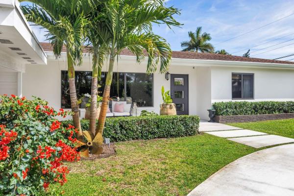Lake Clarke Isle, 7700 Pine Tree Ln, Lake Clarke Shores, Florida 33406, image 1