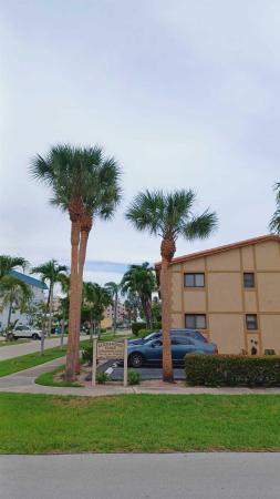 Ekali Place, 330 SE 19th Ave #E, Deerfield Beach, Florida 33441, image 1