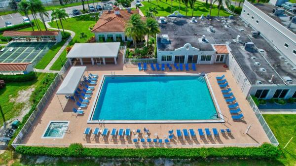 Huntington Pointe, 6112 Huntwick Ter 404, Delray Beach, Florida 33484, image 1