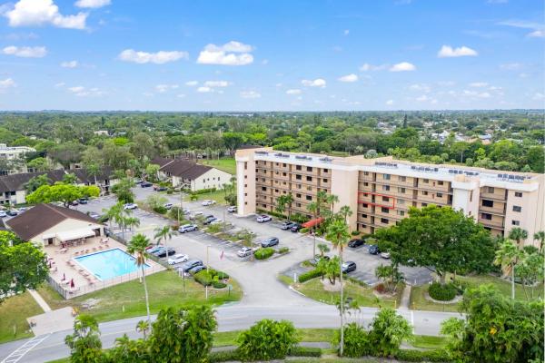Lucerne Pointe, 7770 Tahiti Ln #405, Lake Worth Beach, Florida 33467, image 1