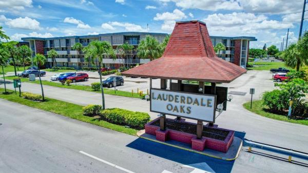 Lauderdale Oaks, 2901 NW 46th Ave #101, Lauderdale Lakes, Florida 33313, image 2