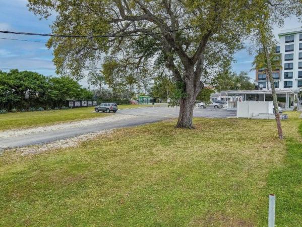 Town Of Modelo, 118 N Federal Hwy, Dania Beach, Florida 33004, image 2