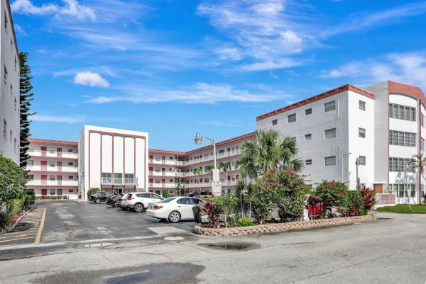 Sapphire, 4000 NW 44th Ave #113, Lauderdale Lakes, Florida 33319, image 1