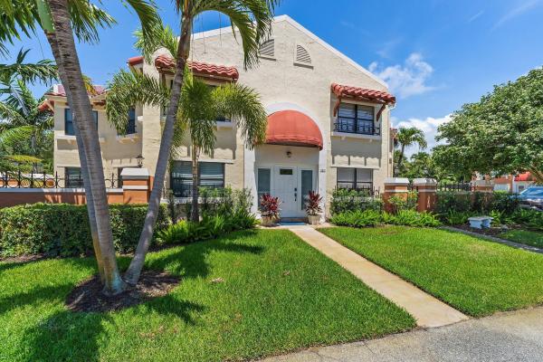 Uno Lago, 15 Uno Lago Dr #15, Juno Beach, Florida 33408, image 1