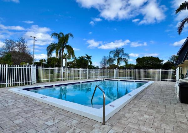 Waterside Estates, 2470 Waterside Dr, Lake Worth, Florida 33461, image 2
