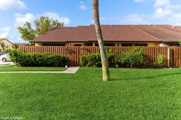 Springdale, 352 Springdale Cir, Palm Springs, Florida 33461, image 1