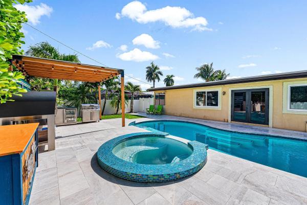 Waterway Manor, 14283 Joan Dr, Palm Beach Gardens, Florida 33410, image 2