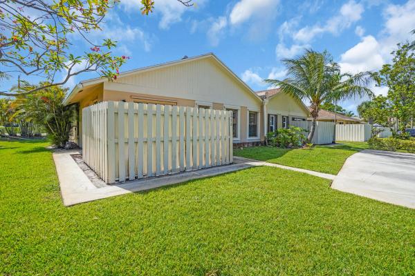 Seaway Patio Villas, 1972 SE 1st Cir #3a, Boynton Beach, Florida 33435, image 1