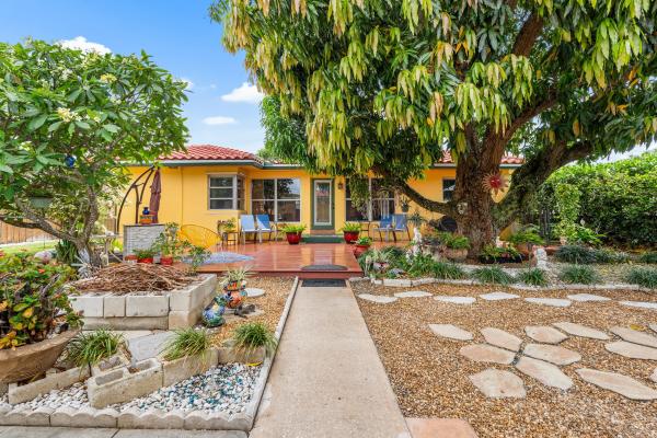 Lake Shore Villas, 1802 Lake Osborne Dr, Lake Worth Beach, Florida 33461, image 1