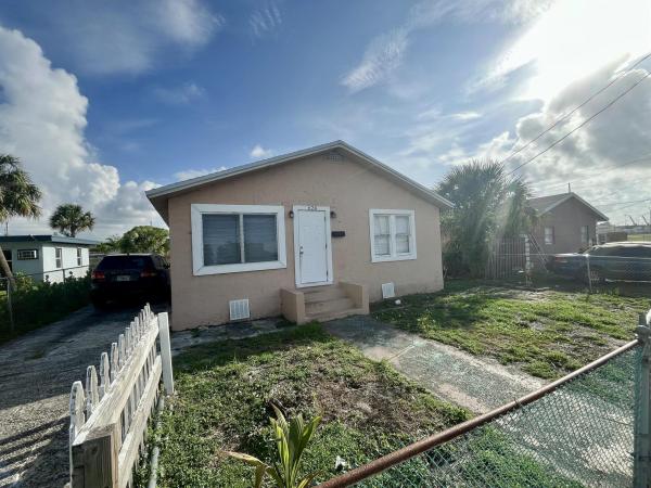 Inlet City, 628 W 7th St, Riviera Beach, Florida 33404, image 1