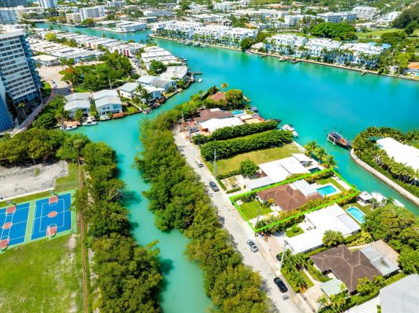 Kerr & Williams, 7610 Bayside Ln, Miami Beach, Florida 33141, image 1