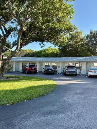 Banyan Tree Village, 555 Banyan Tree Ln #4, Delray Beach, Florida 33483, image 2
