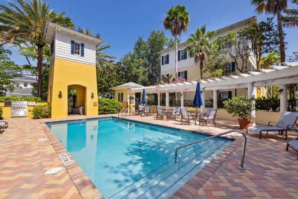 Magnolia Court, 326 Tuxedo Ln, West Palm Beach, Florida 33401, image 3