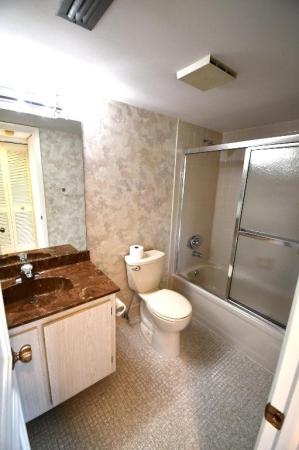 Huntington Lakes 1, 14375 Strathmore Ln 402, Delray Beach, Florida 33446, image 1