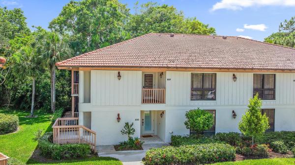 Golf Villas, 227 Brackenwood Ter, Palm Beach Gardens, Florida 33418, image 1
