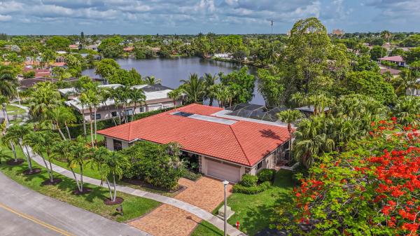 Bonaventure Lakes, 16541 Royal Poinciana Dr, Weston, Florida 33326, image 1