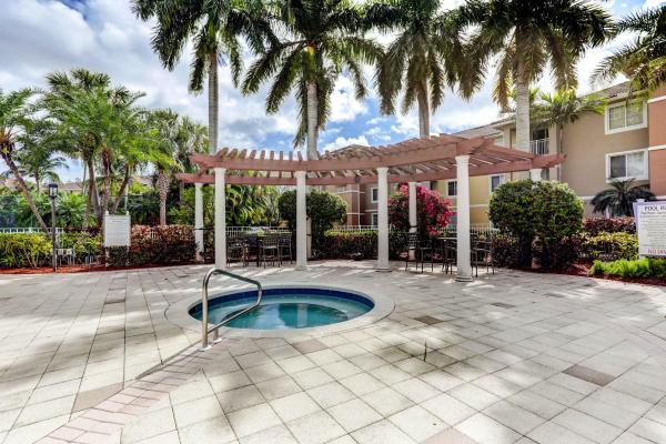The Villas At Emerald Dunes, 6511 Emerald Dunes Dr #304, West Palm Beach, Florida 33411, image 2