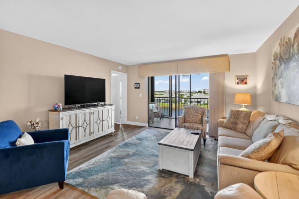 Huntington Lakes 1, 14425 Strathmore Ln #404, Delray Beach, Florida 33446, image 1