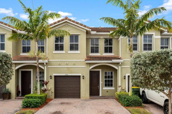 2416 SE 15th St, Unincorporated Dade County, Florida 33035, image 1