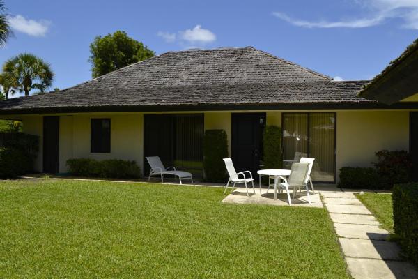 Pebblewood, 11876 Pebblewood Dr, Wellington, Florida 33414, image 1