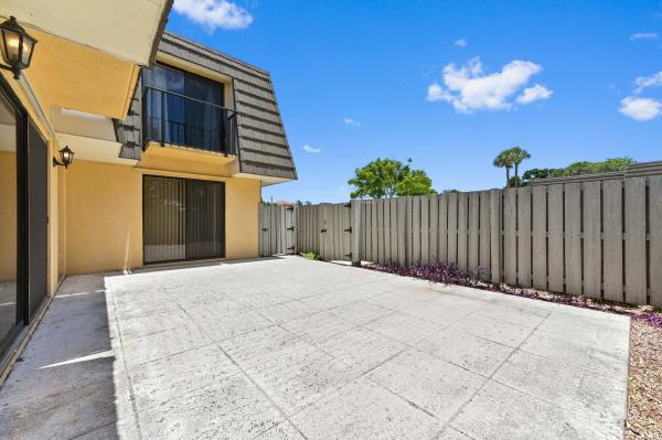 Village Of Sandalwood Lakes, 122 1st Way, West Palm Beach, Florida 33407, image 1