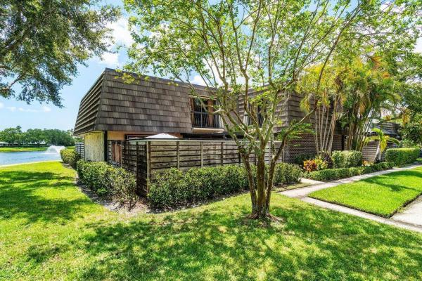 Glenwood Townhomes, 125 1st Ter, Palm Beach Gardens, Florida 33418, image 1