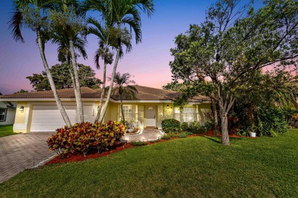 Addington Estates East At Lake Charleston, 7530 Briar Cliff Cir, Lake Worth Beach, Florida 33467, image 1