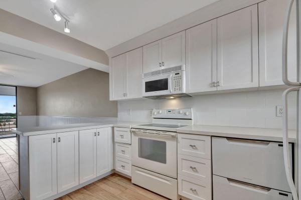 Sunrise Of Palm Beach, 4640 Lucerne Lakes Blvd #502, Lake Worth Beach, Florida 33467, image 1
