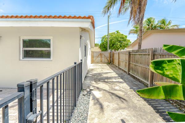 450 NE 38th St, Boca Raton, Florida 33431, image 1