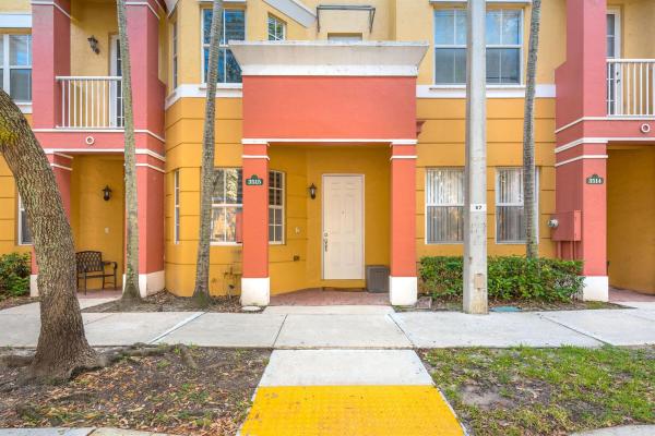 Shoma Townhomes At Royal Palm Beach, 3515 Shoma Dr, Royal Palm Beach, Florida 33414, image 1