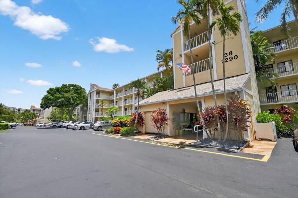 Huntington Lakes 5, 7290 Ashford Pl #201, Delray Beach, Florida 33446, image 1