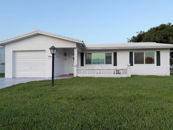 Palm Beach Leisureville, 124 SW 9th St, Boynton Beach, Florida 33426, image 1