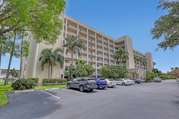 Huntington Lakes 5, 7290 Kinghurst Dr #806, Delray Beach, Florida 33446, image 1