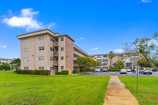 Village Royale Evergreen, 2615 NE 1st Ct #403, Boynton Beach, Florida 33435, image 1