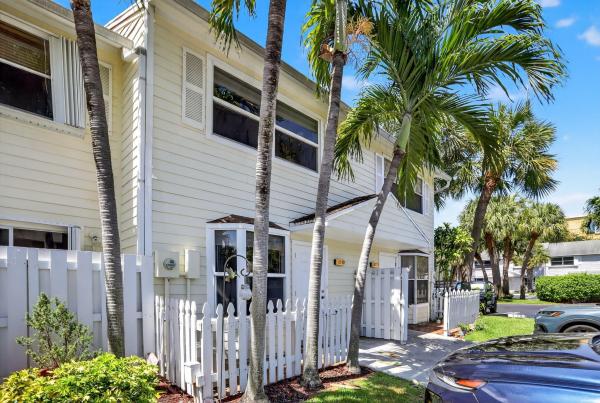 Sun Harbour Townhomes, 2599 NE 15th St, Pompano Beach, Florida 33062, image 1