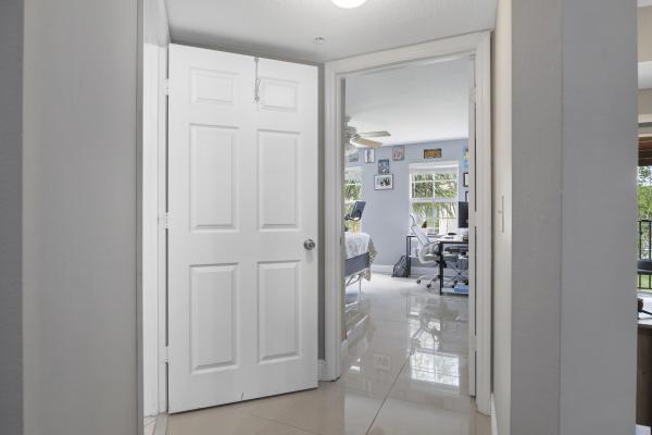 Emerald Isle At Laguna Lakes, 4041 San Marino Blvd #304, West Palm Beach, Florida 33409, image 2