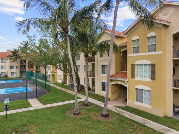 Emerald Isle At Laguna Lakes, 4041 San Marino Blvd #304, West Palm Beach, Florida 33409, image 1