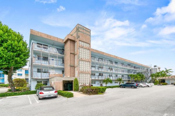 Seagate Of Gulfstream, 2008 S Federal Hwy #401, Boynton Beach, Florida 33435, image 1